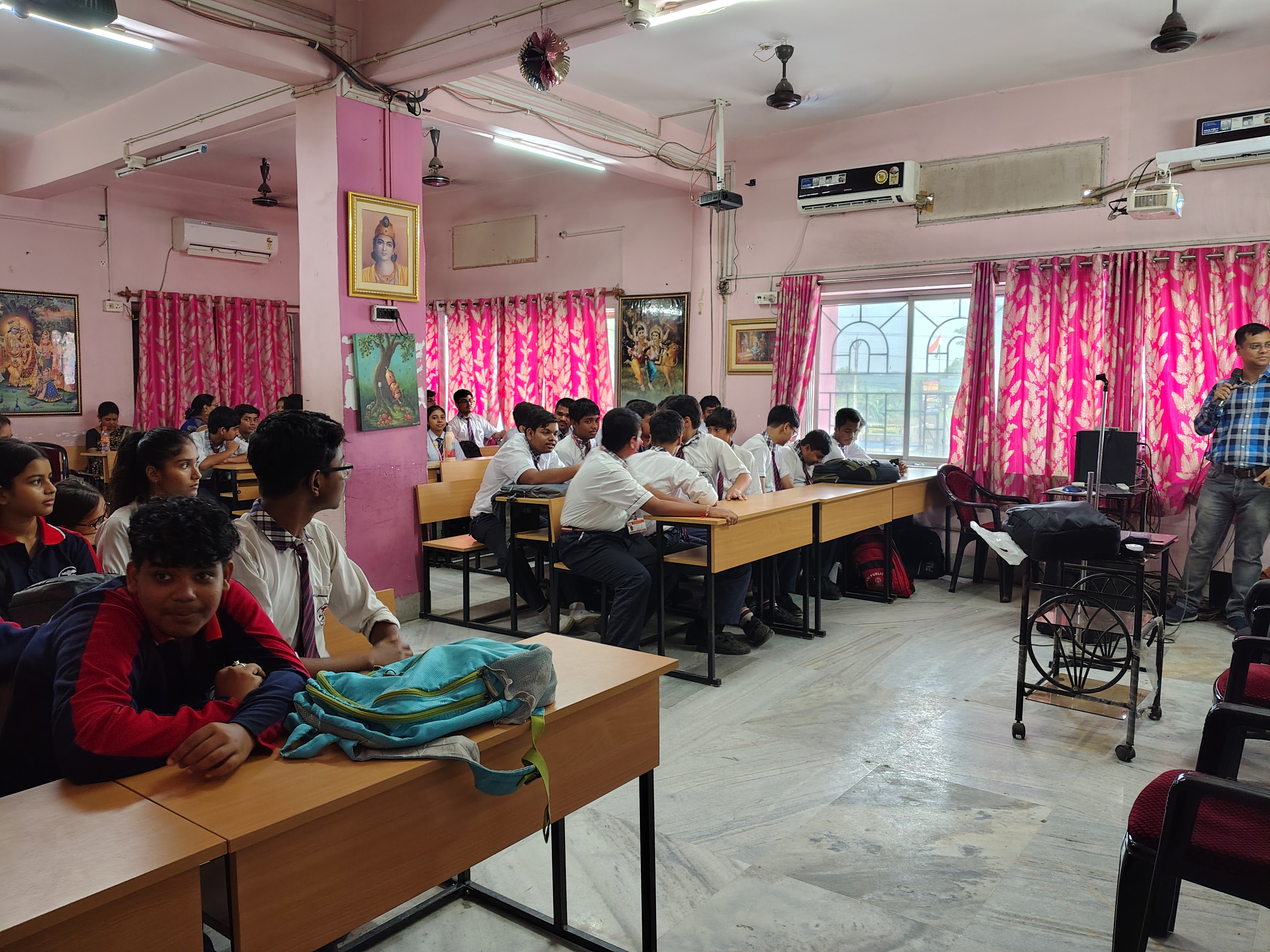 Students still asking questions after the slides ended at the MAVI Foundation workshop, Kalyani Public School, Barasat, 2026 (photo 11 of 16)