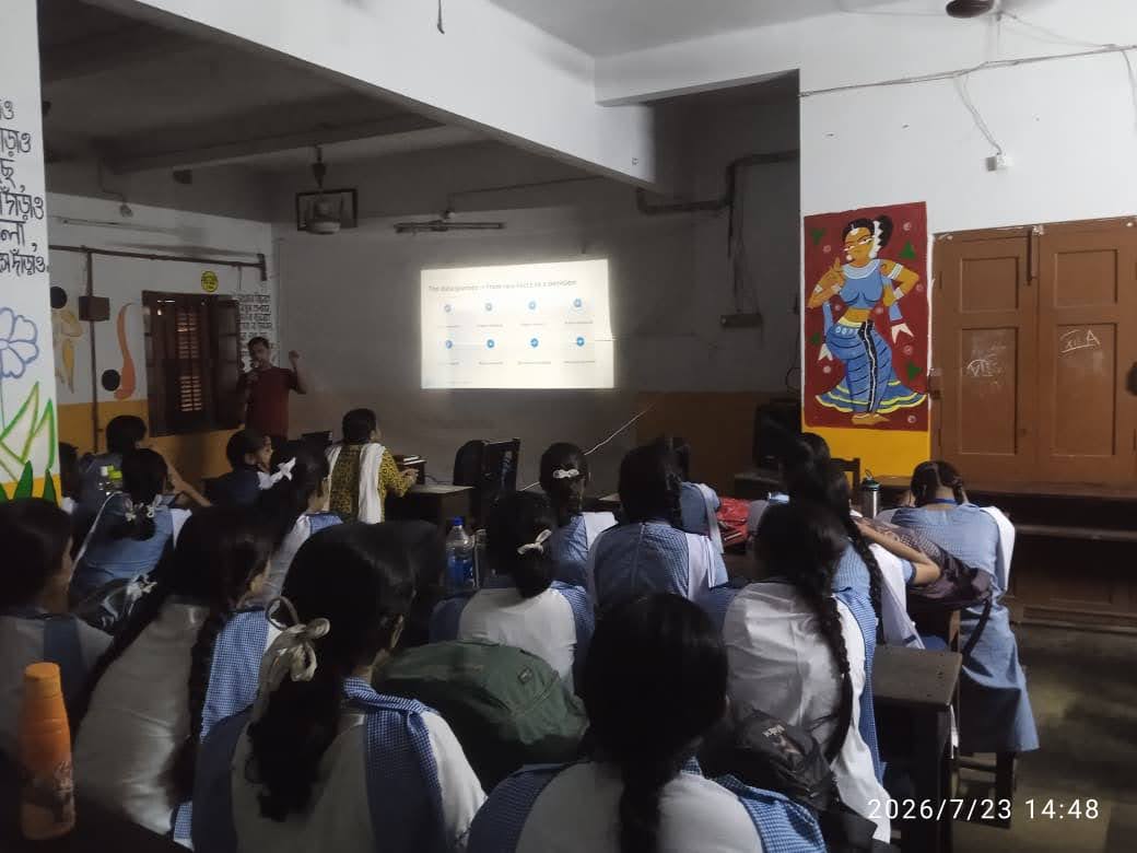 MAVI Foundation presenter walking students through core Data Science concepts at Ram Joy Seal Sishu Pathsala, 2026 (photo 4 of 10)